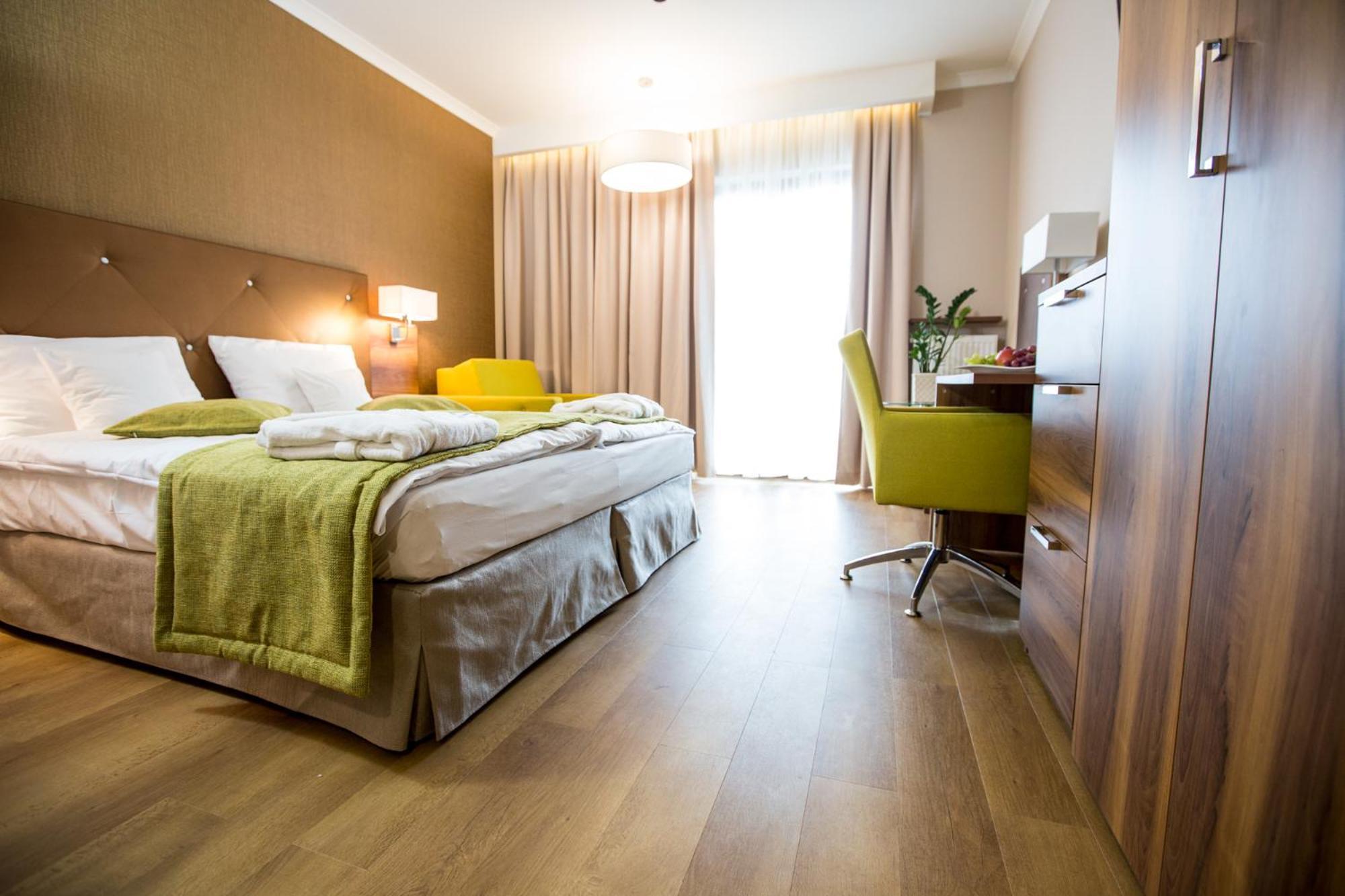 Mineral Hotel Malinowy Raj Solec Zdroj Ngoại thất bức ảnh