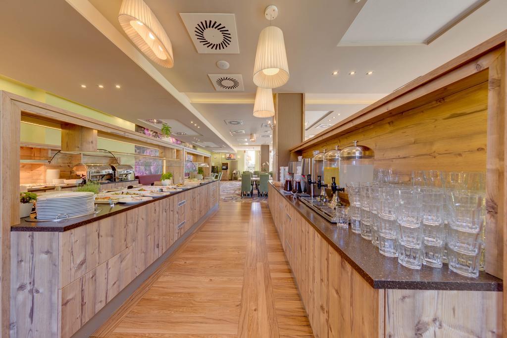 Mineral Hotel Malinowy Raj Solec Zdroj Ngoại thất bức ảnh